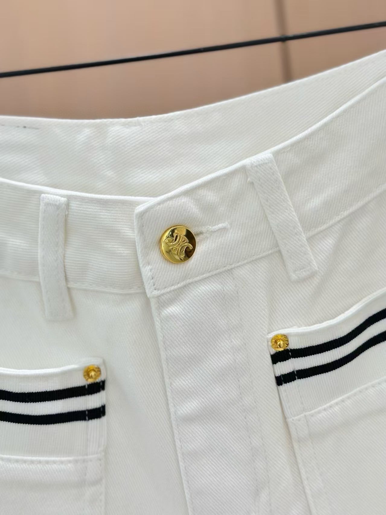 Color blocked threaded double pocket jeans