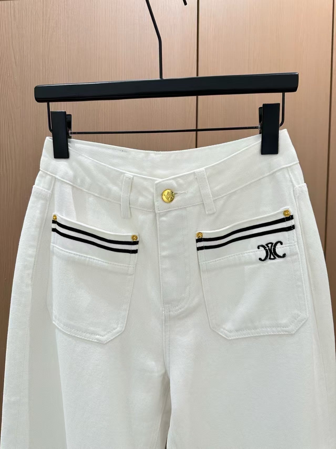 Color blocked threaded double pocket jeans