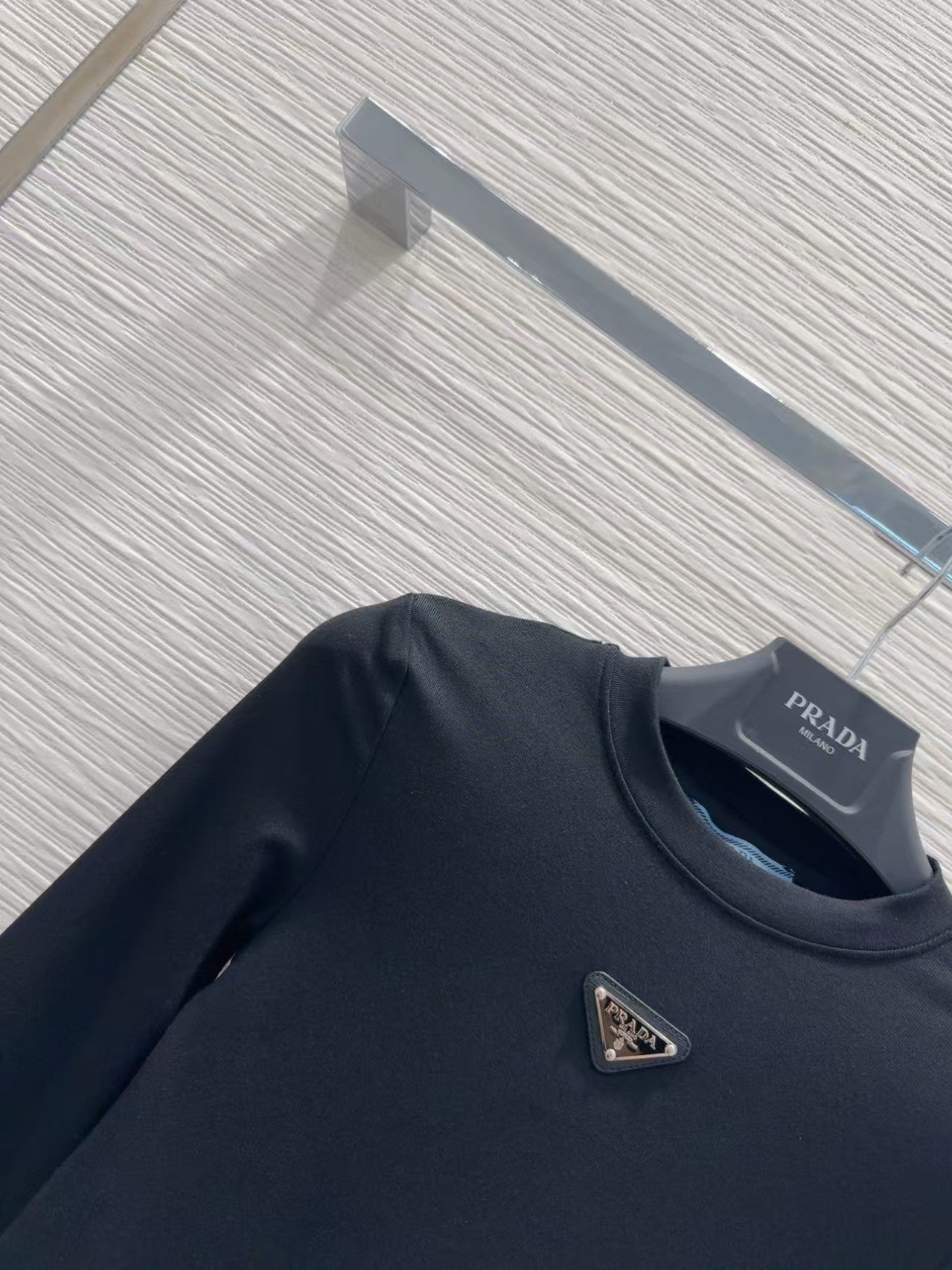 Classic round neck shirt