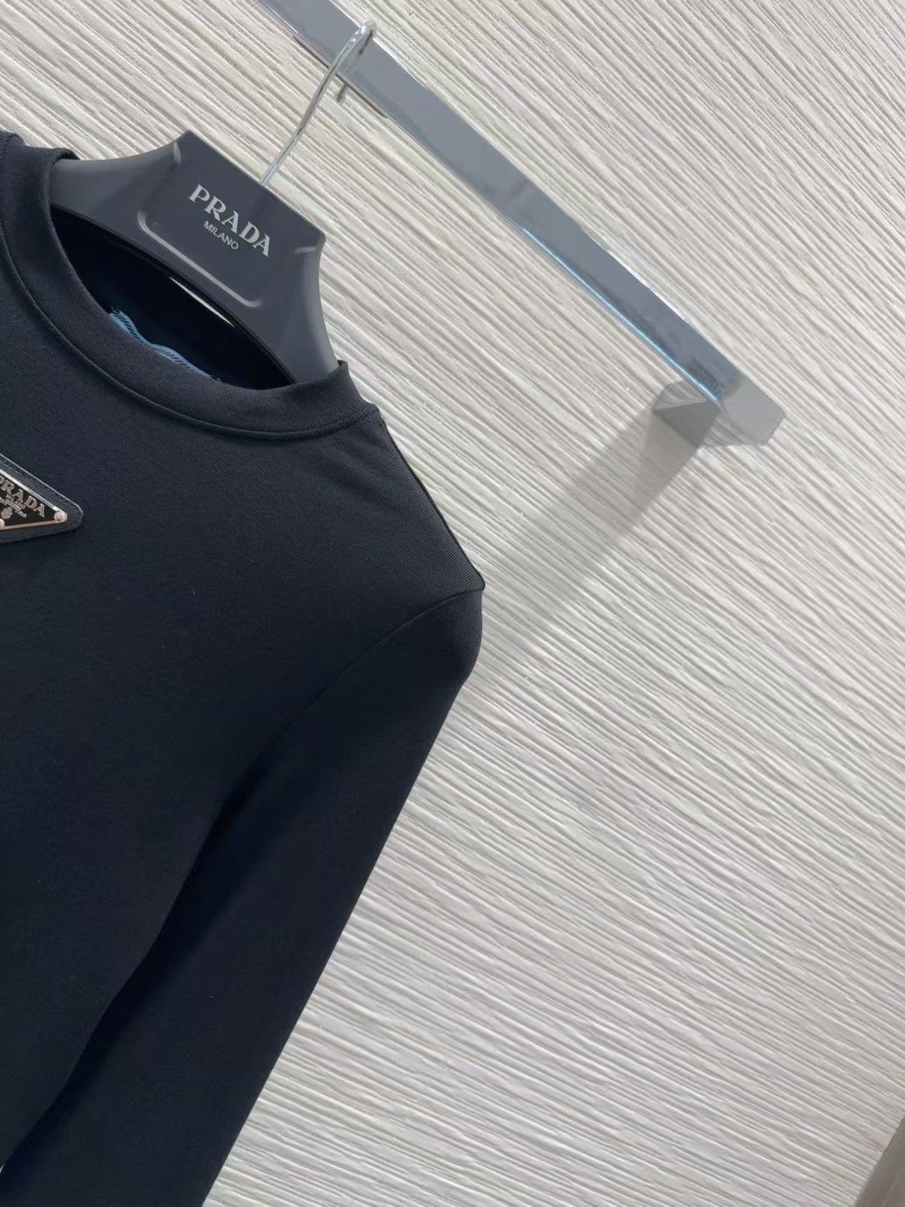 Classic round neck shirt