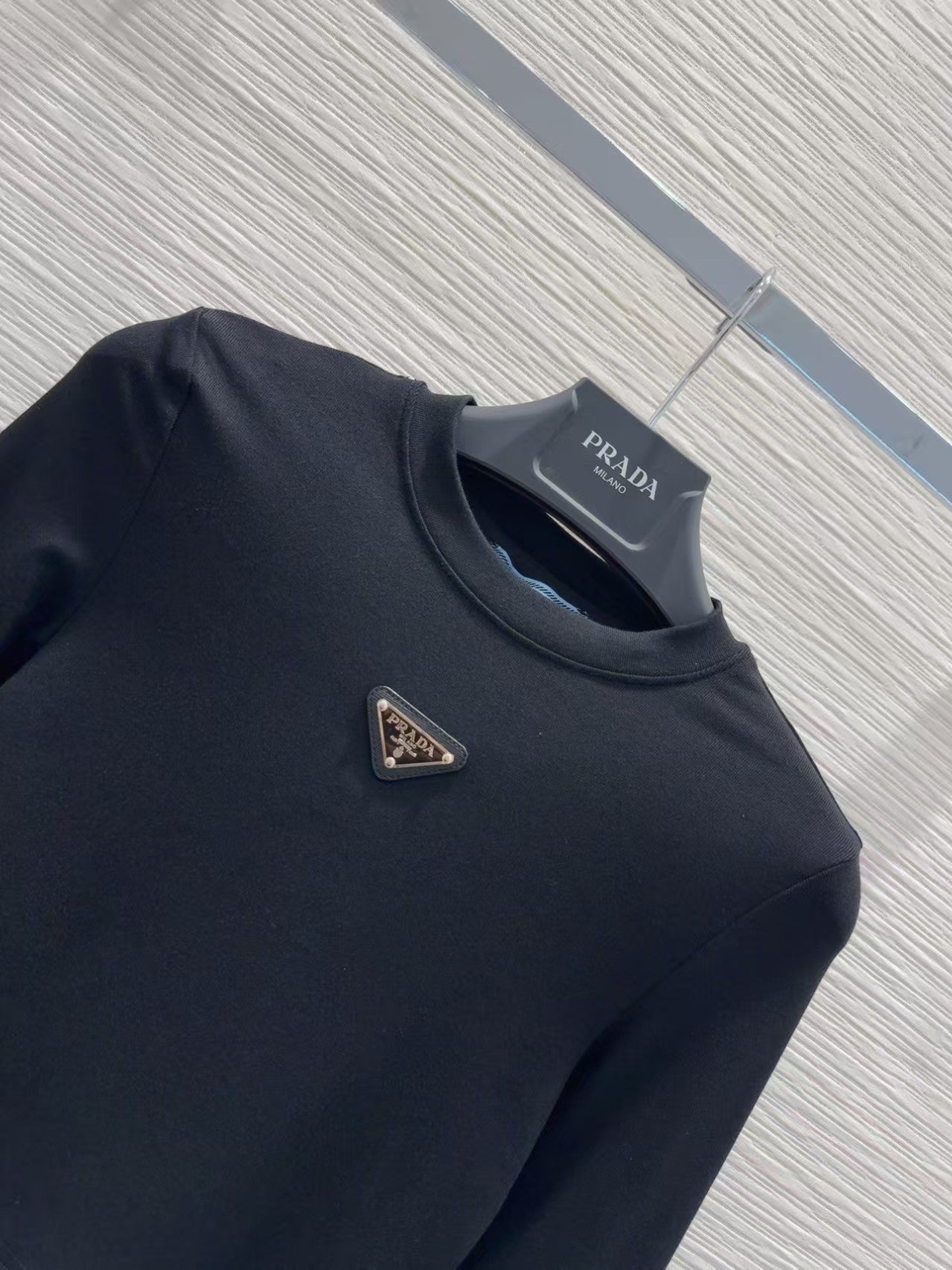 Classic round neck shirt