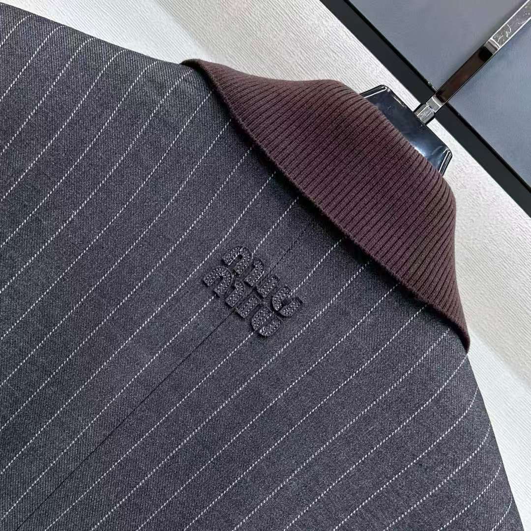 Spliced collar striped suit jacket