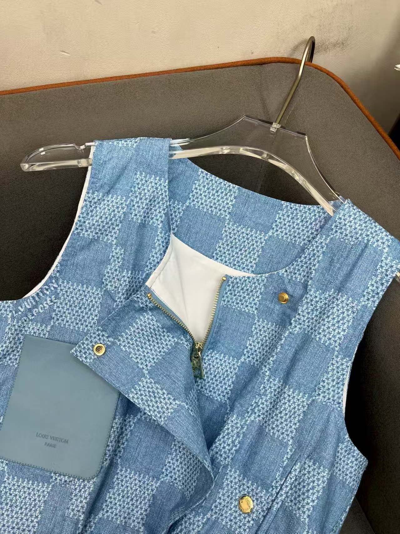 New sleeveless dress