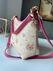 Single shoulder crossbody bag crescent bag