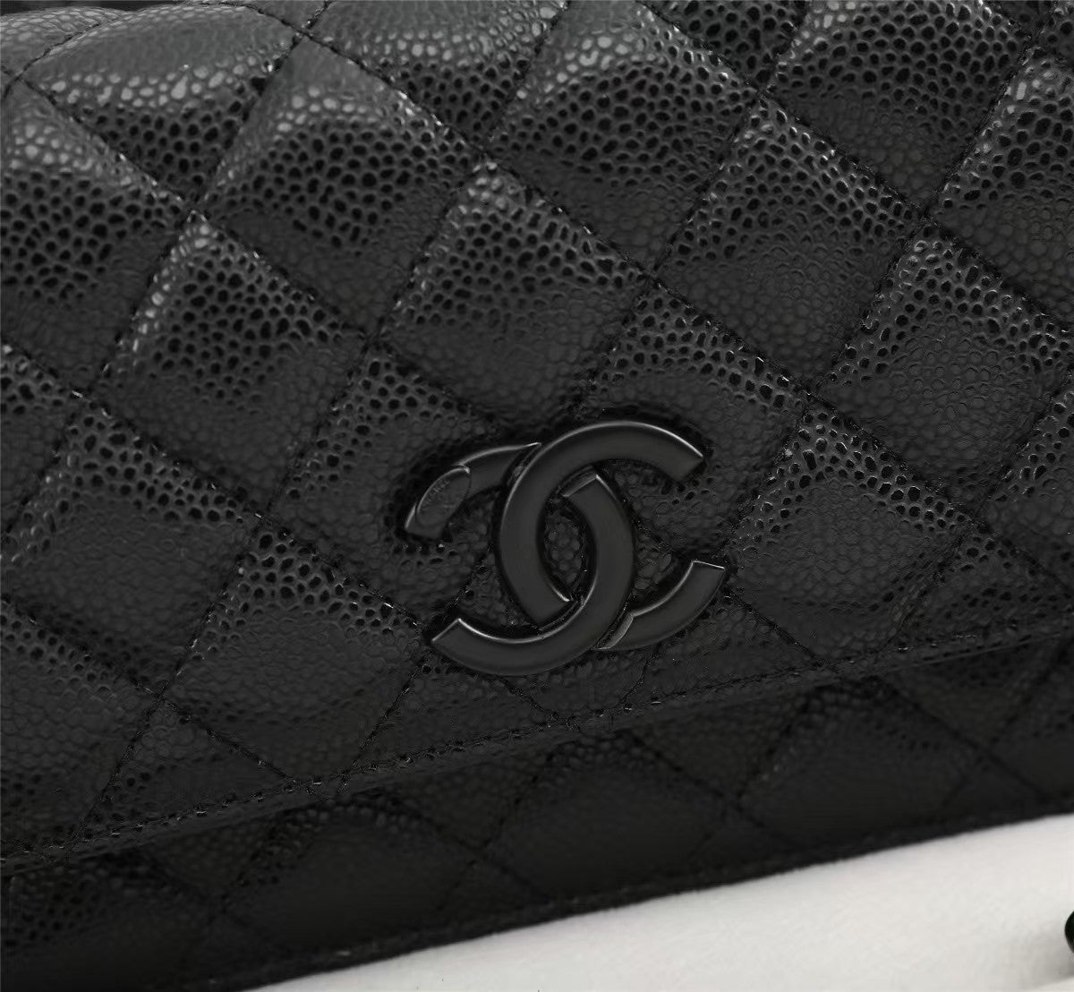 Particle embossed chain bag