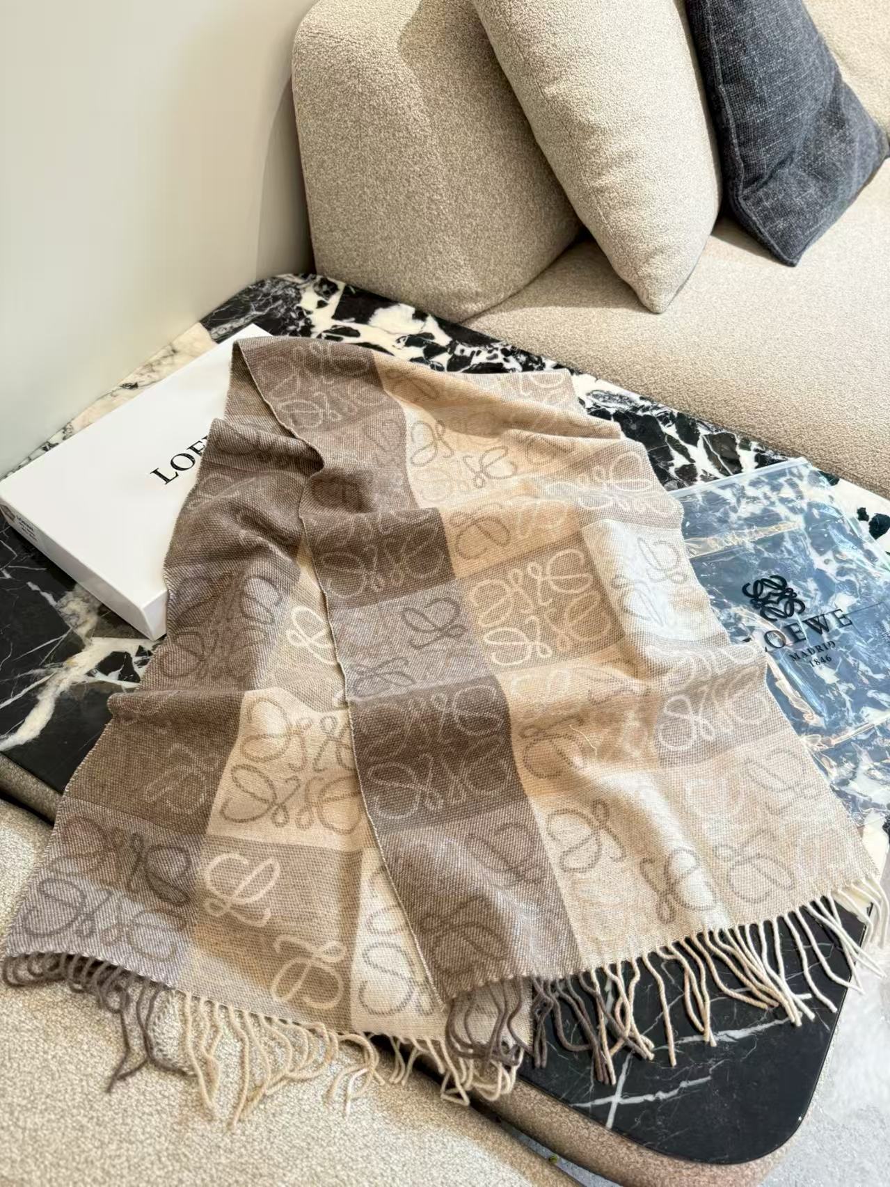 Plaid fringe scarf