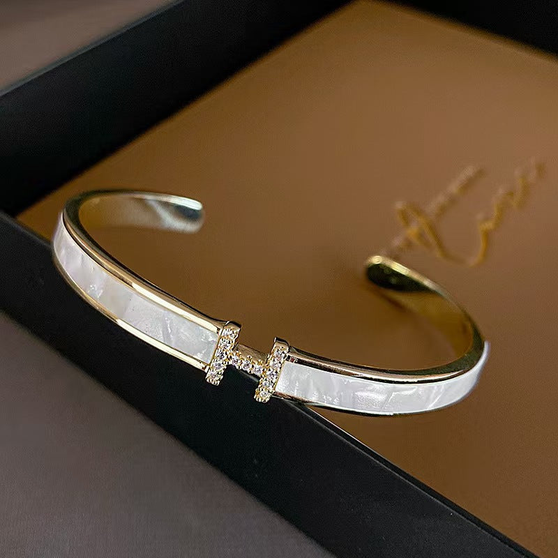 Letter opening bracelet