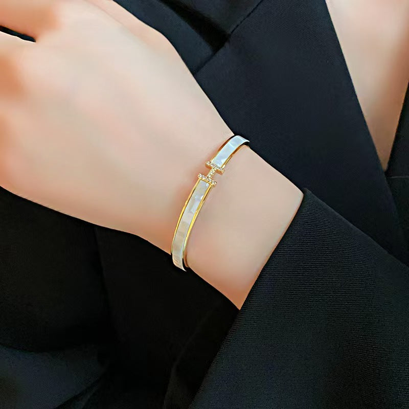 Letter opening bracelet