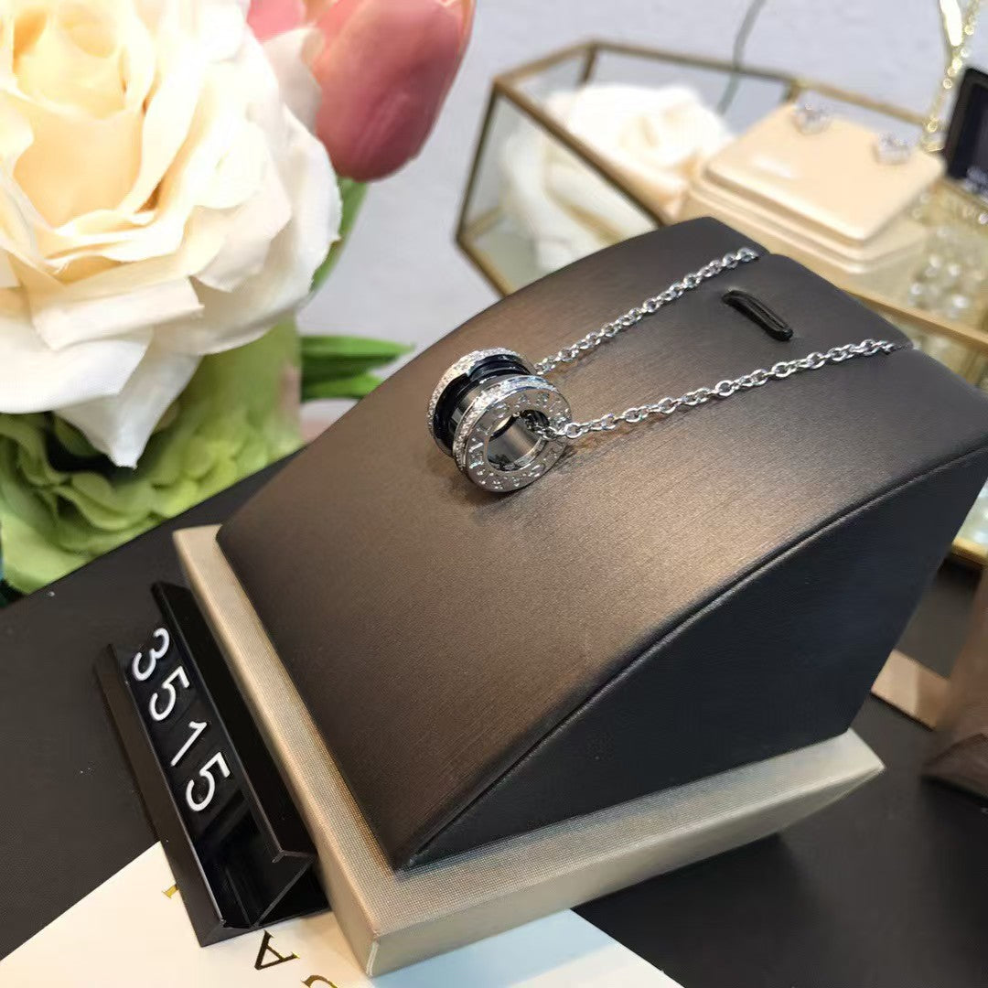 Black ceramic pendant collarbone chain