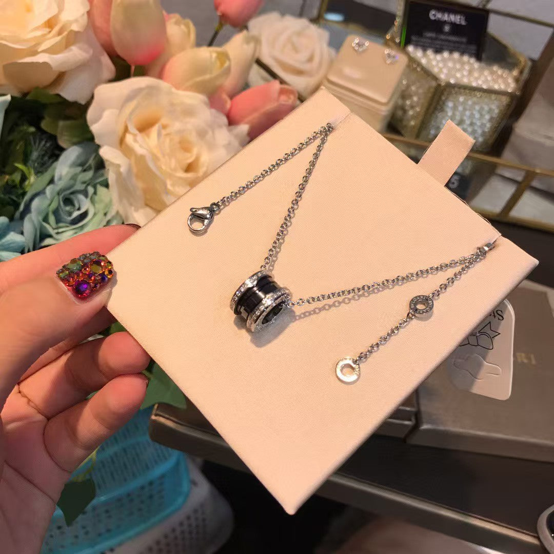 Black ceramic pendant collarbone chain