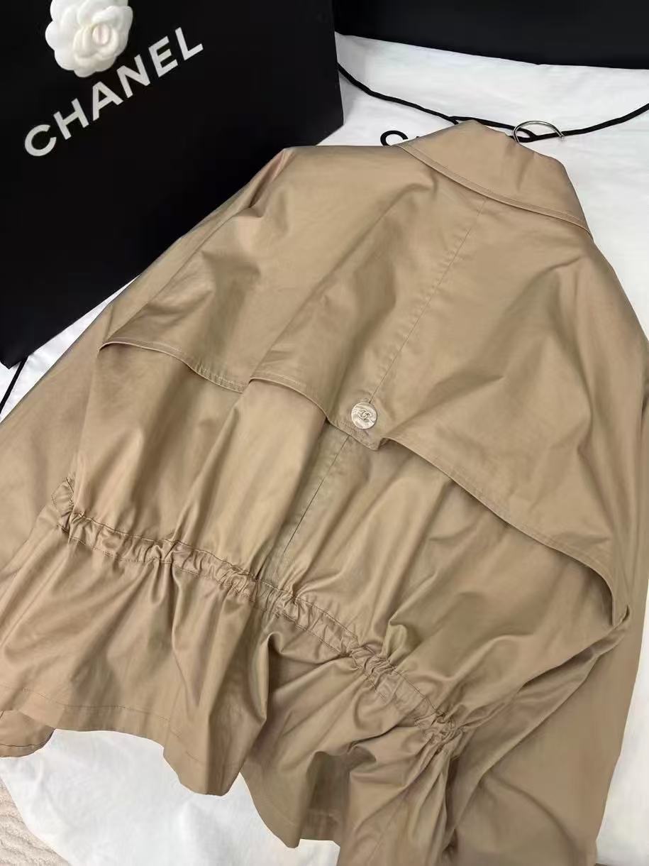 Drawstring windbreaker jacket
