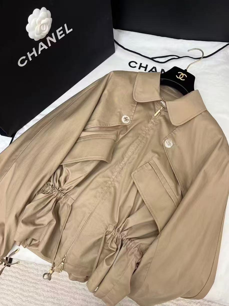 Drawstring windbreaker jacket