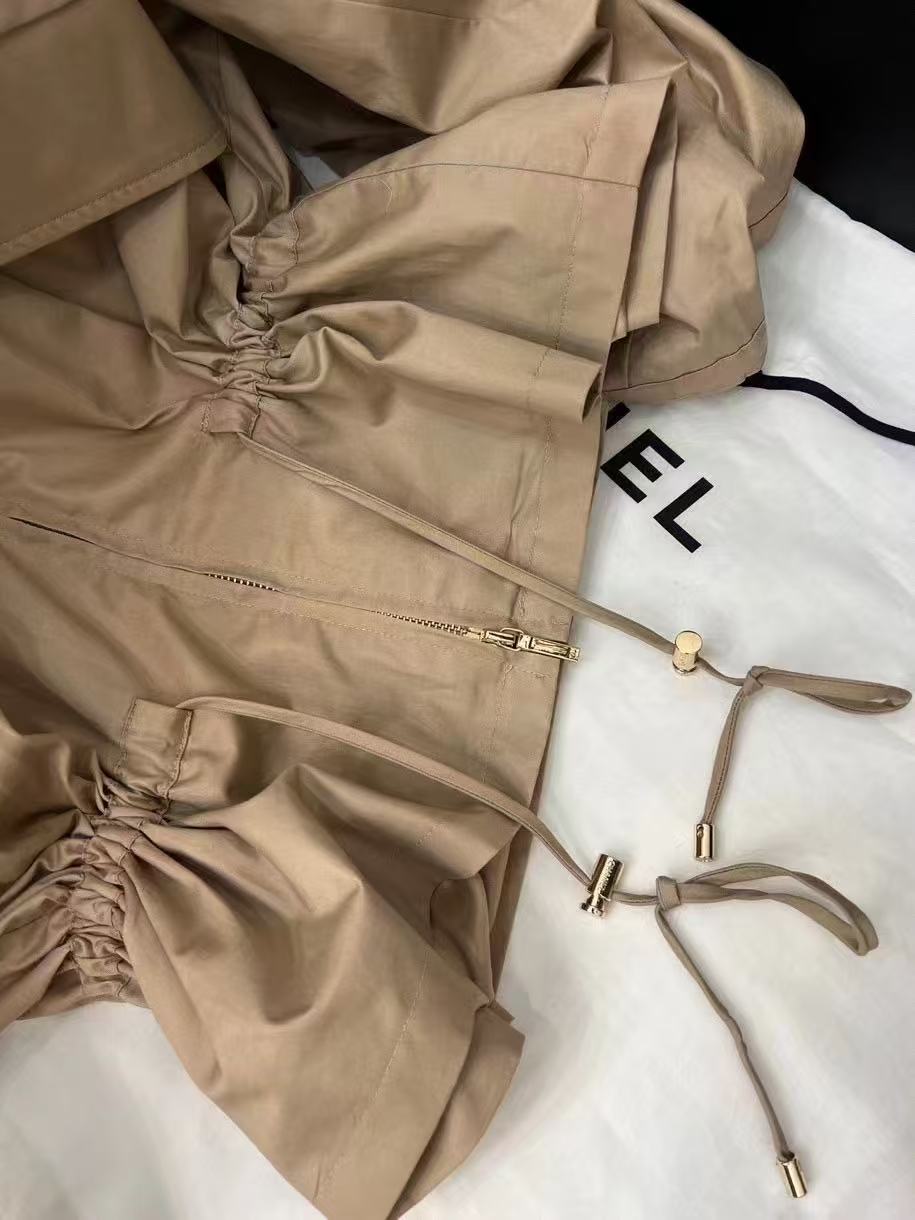 Drawstring windbreaker jacket