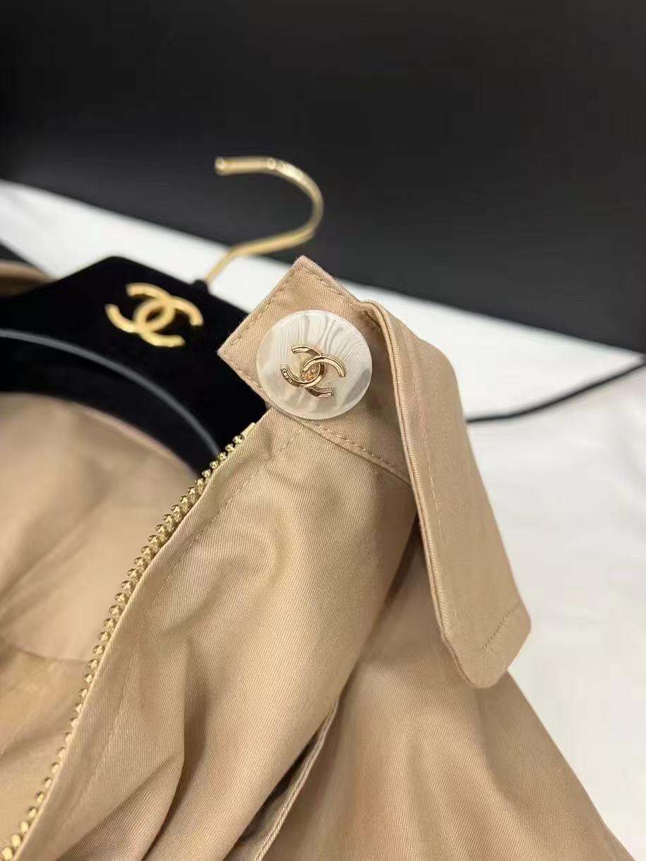 Drawstring windbreaker jacket