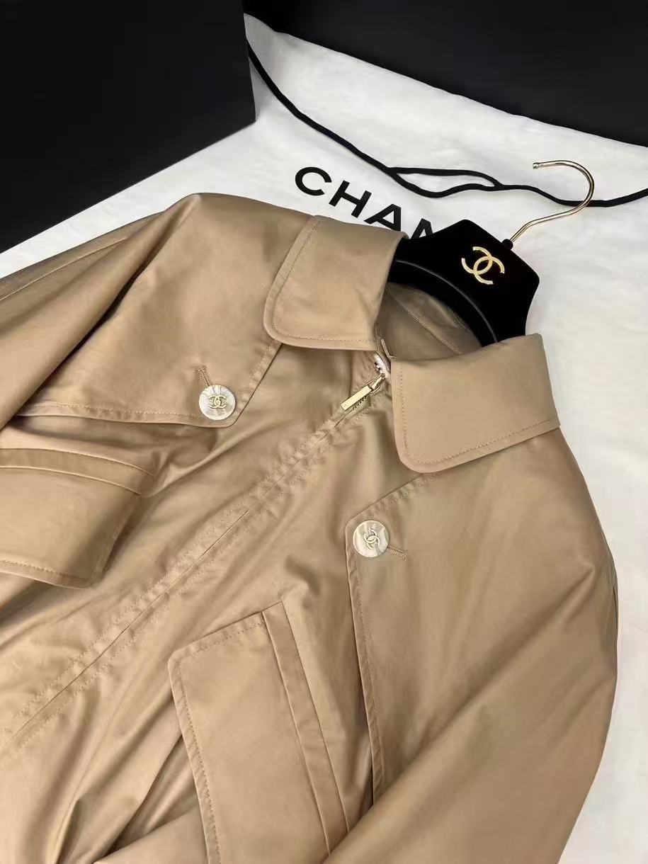 Drawstring windbreaker jacket