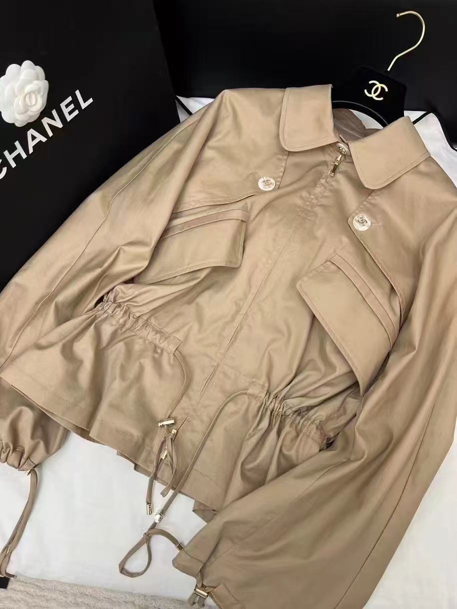 Drawstring windbreaker jacket