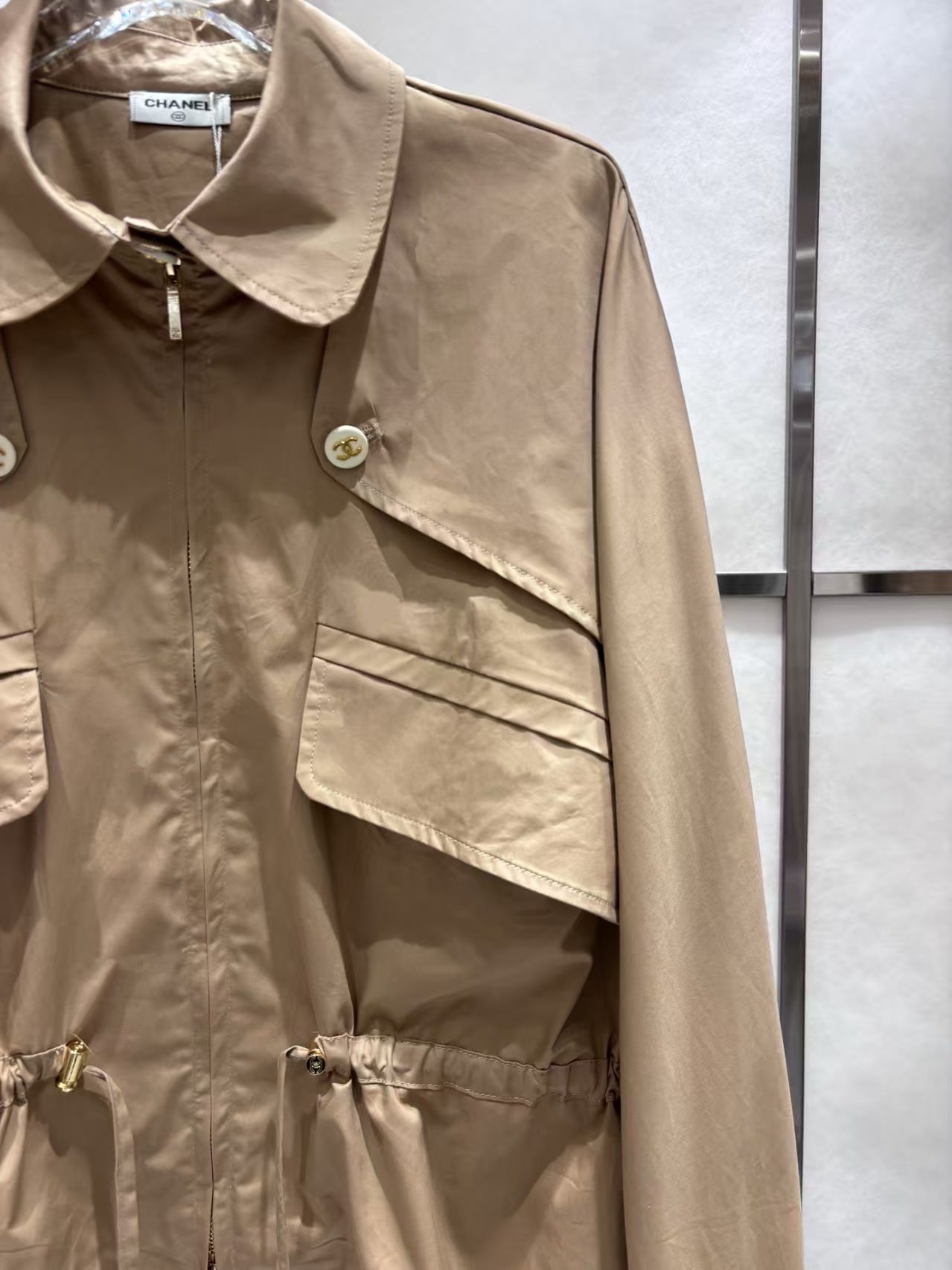 Drawstring windbreaker jacket