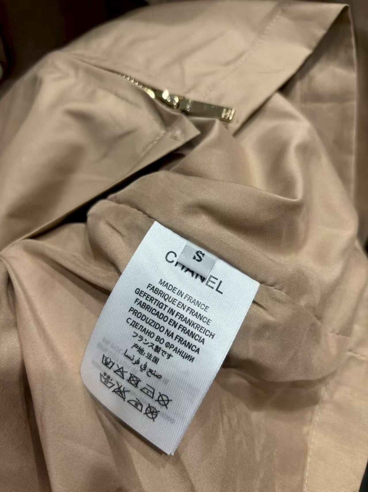 Drawstring windbreaker jacket