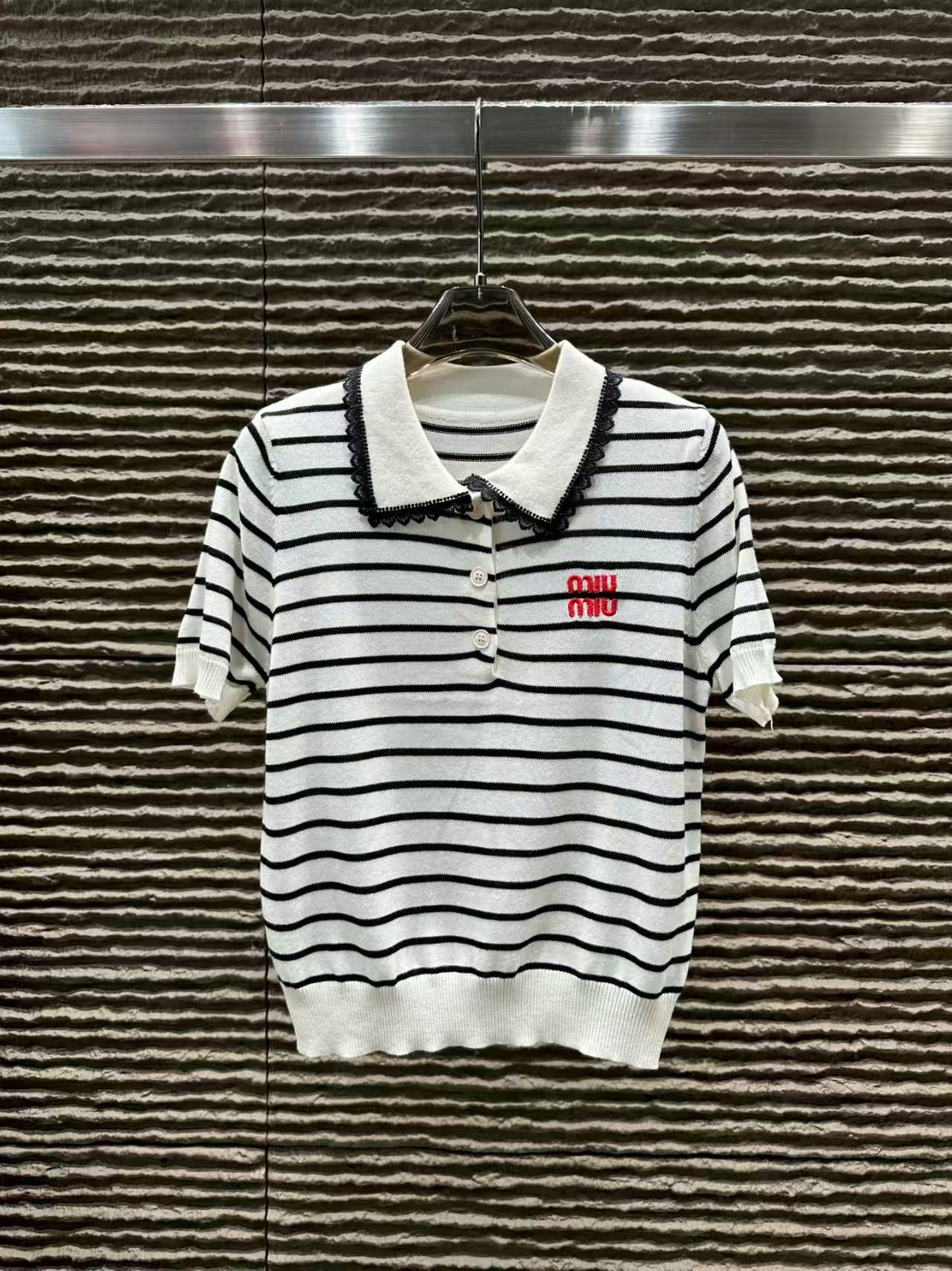 Short sleeved knitted top