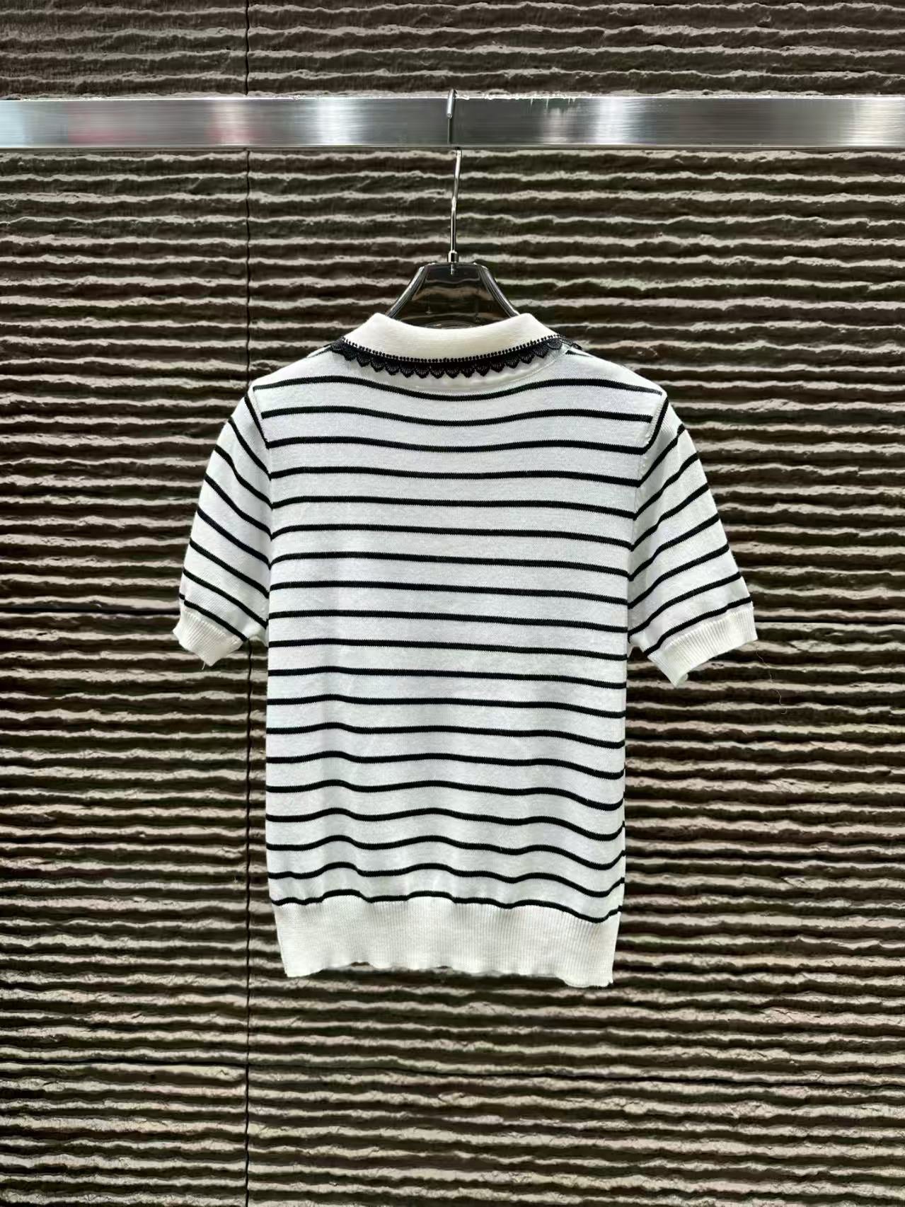 Short sleeved knitted top