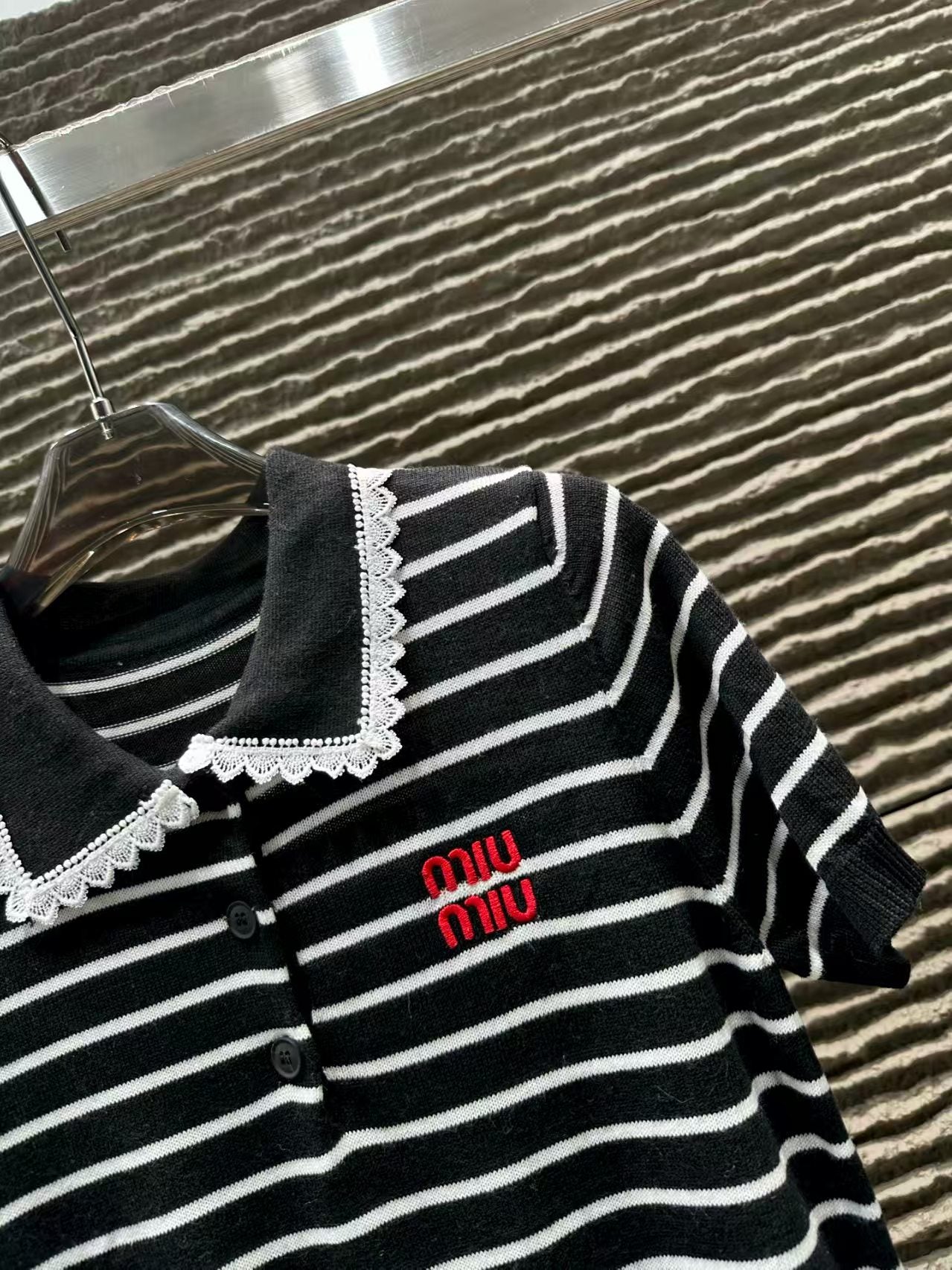 Short sleeved knitted top