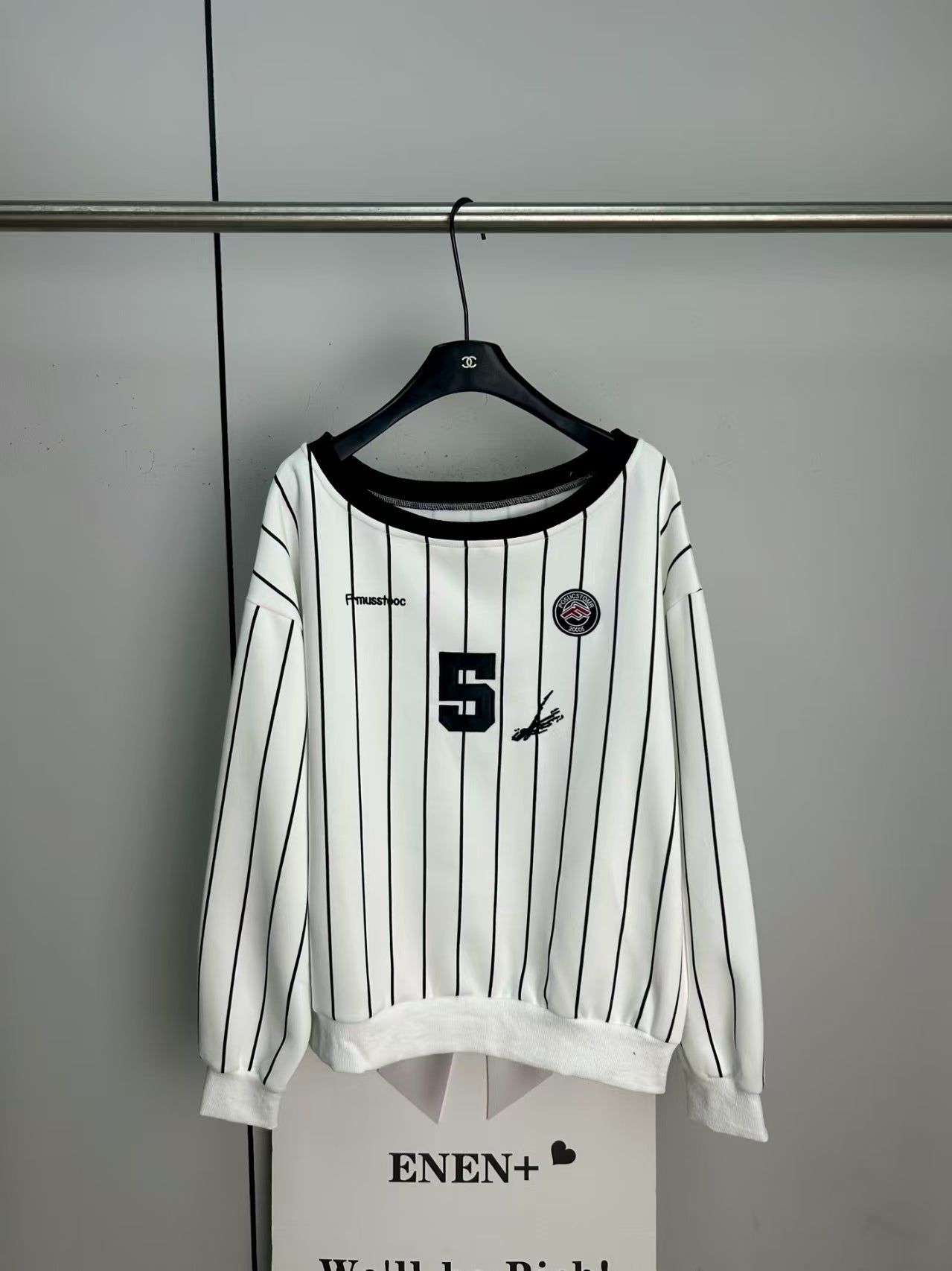 Casual diagonal shoulder striped sweatshirt