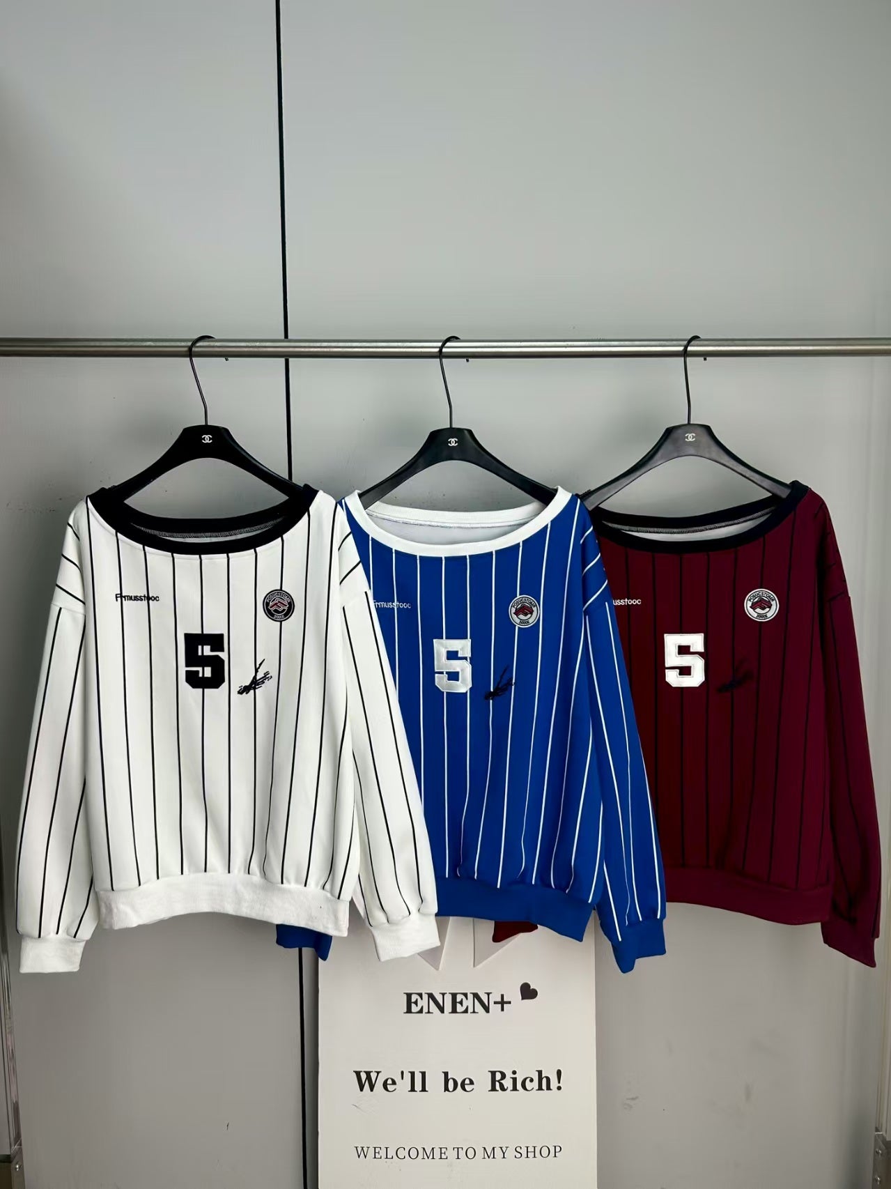 Casual diagonal shoulder striped sweatshirt