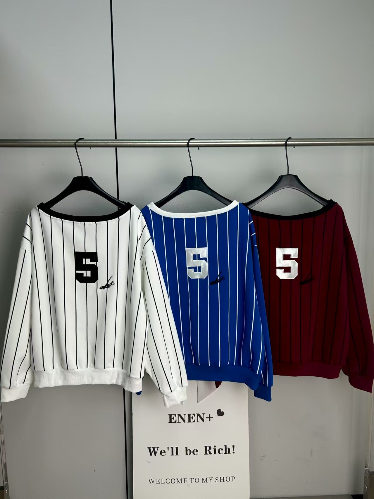 Casual diagonal shoulder striped sweatshirt
