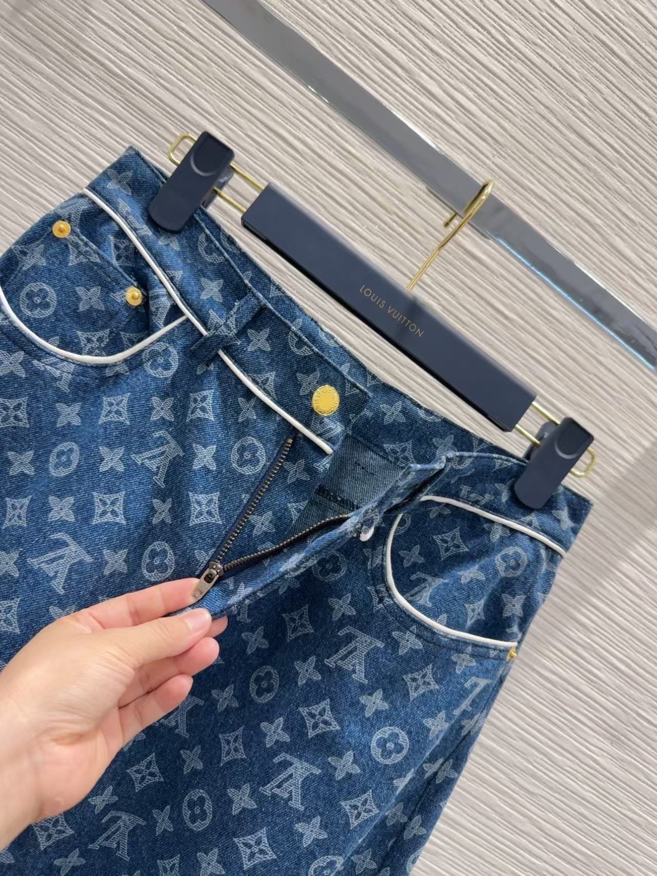 New classic denim pants