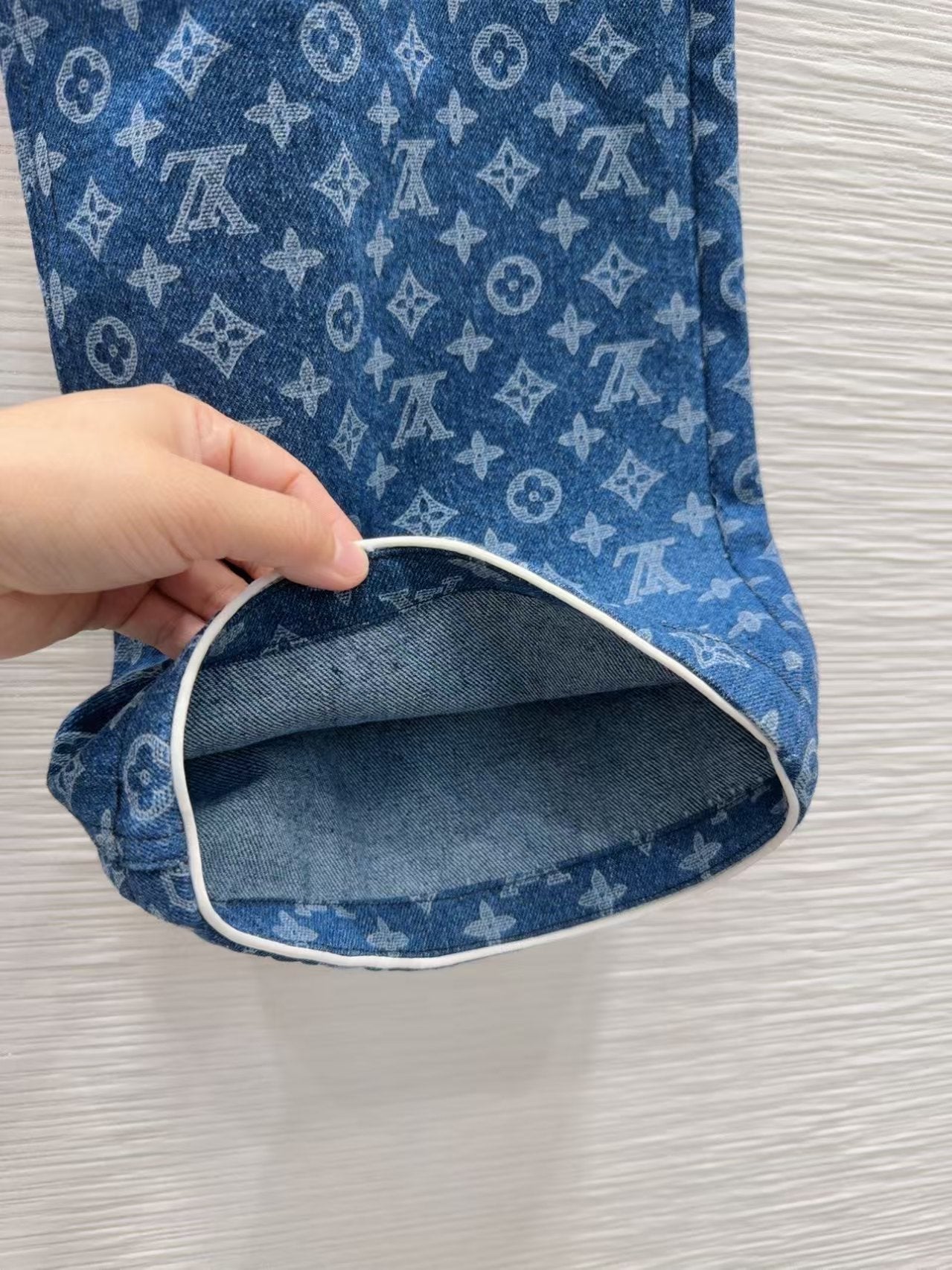 New classic denim pants