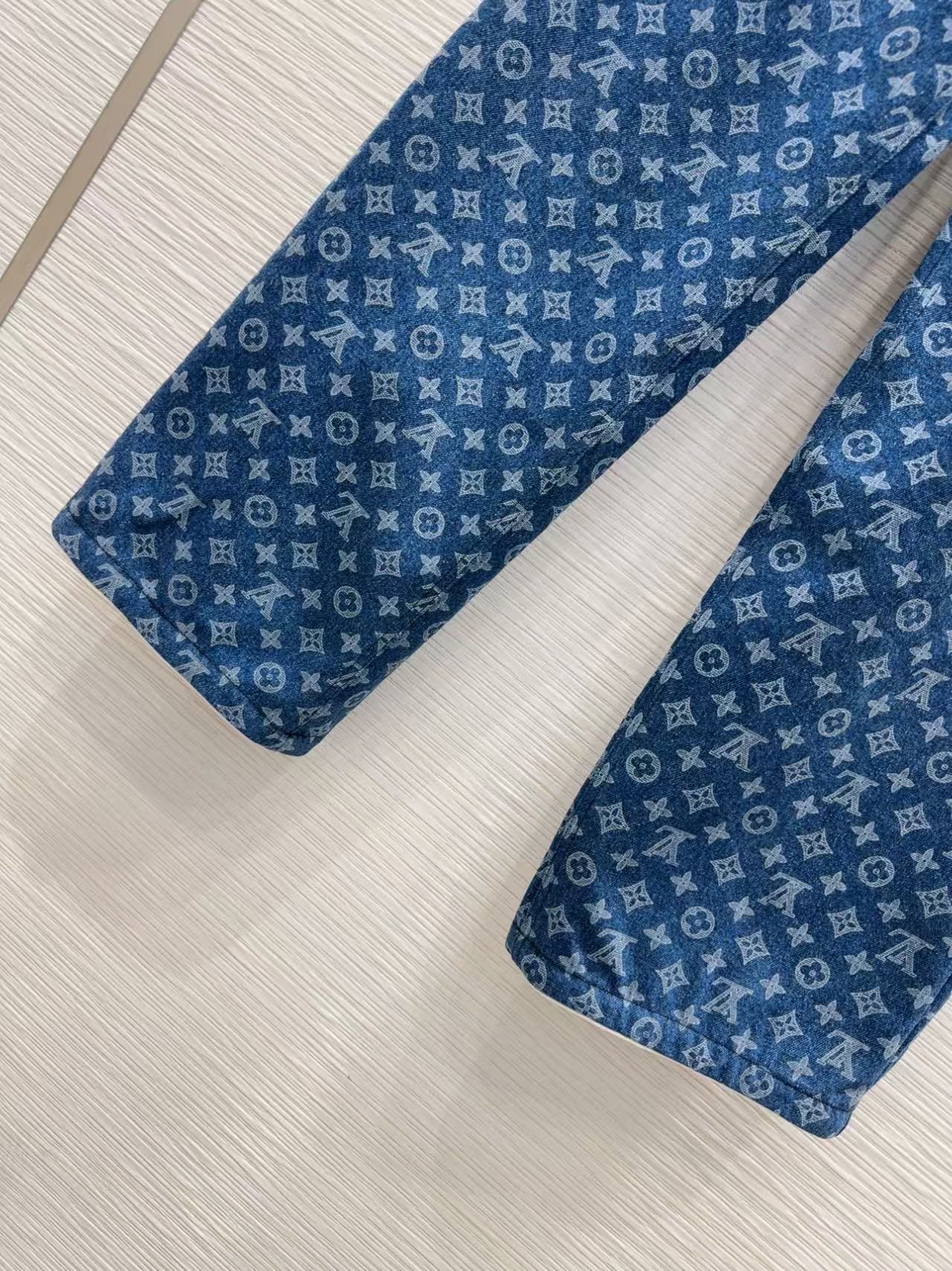 New classic denim pants