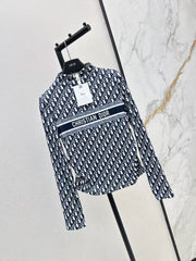 The latest printed mesh base shirt for early autumn