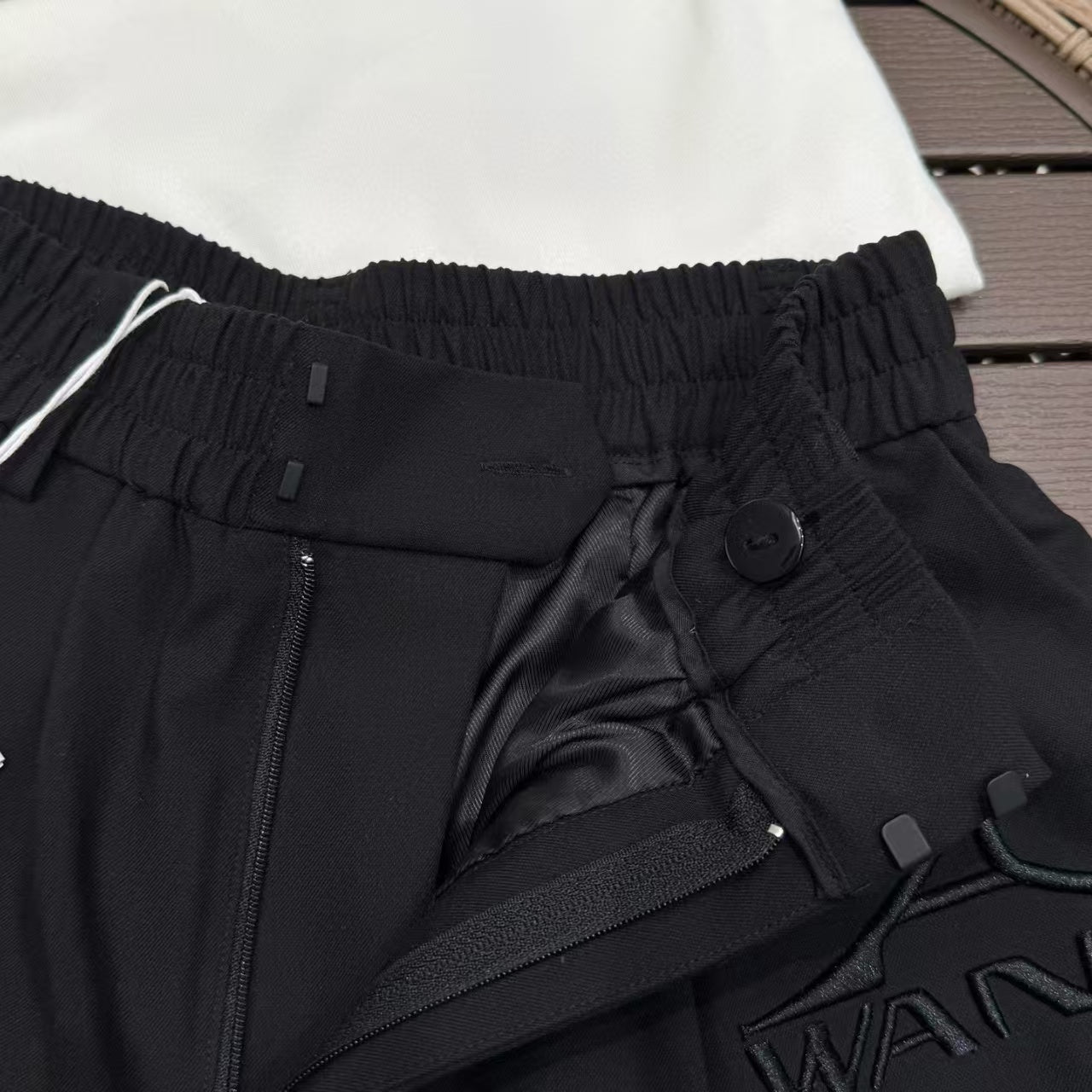 New logo embroidered shorts