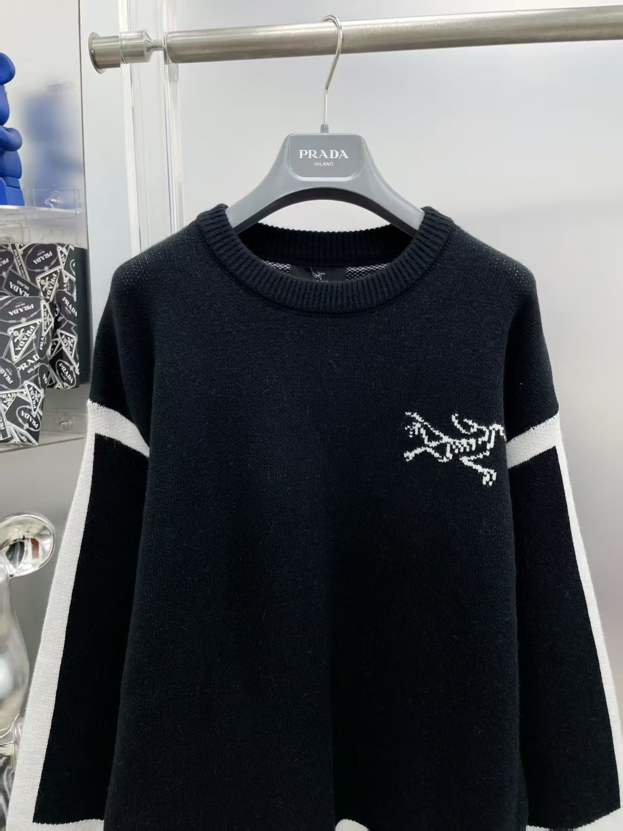 New letter long sleeved sweater 1