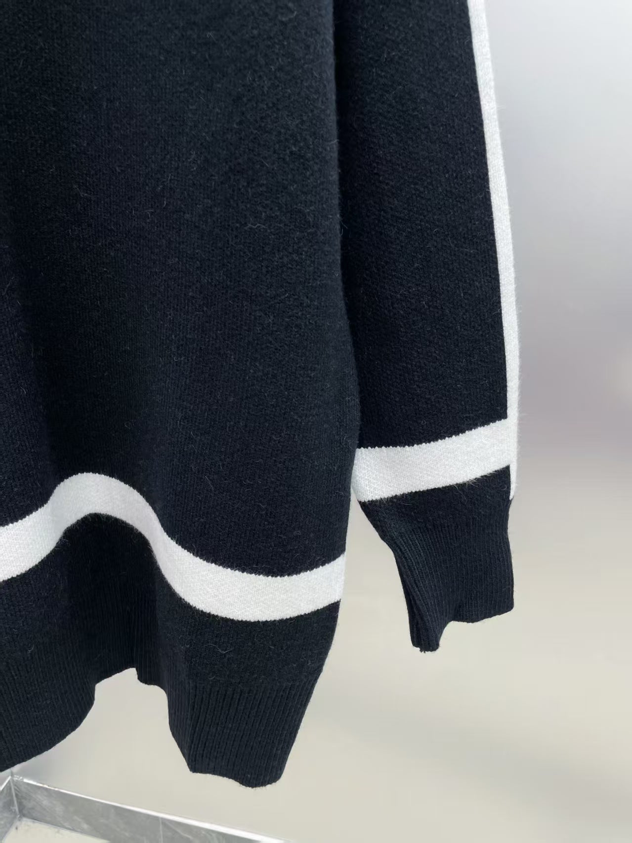 New letter long sleeved sweater 1