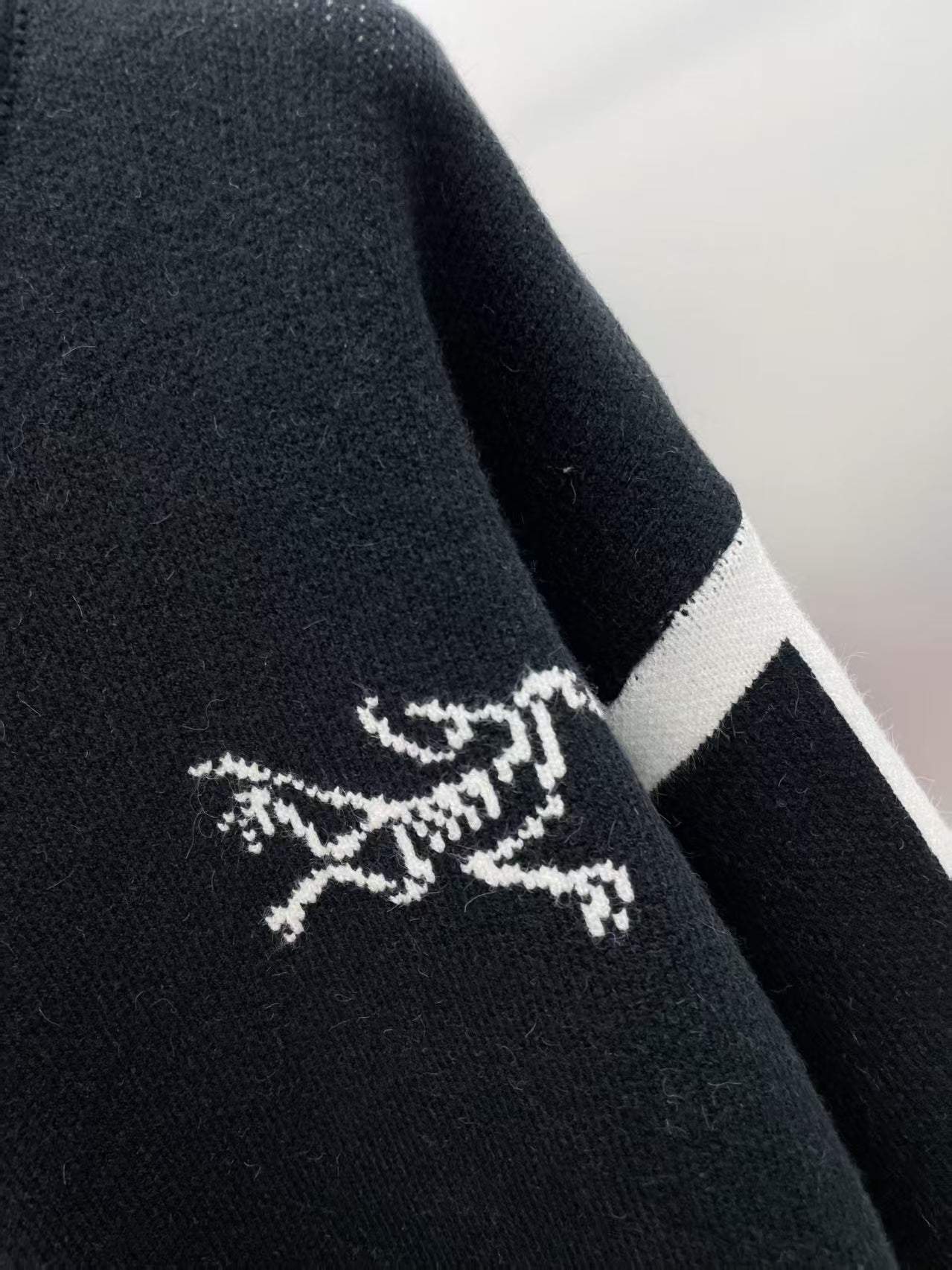 New letter long sleeved sweater 1