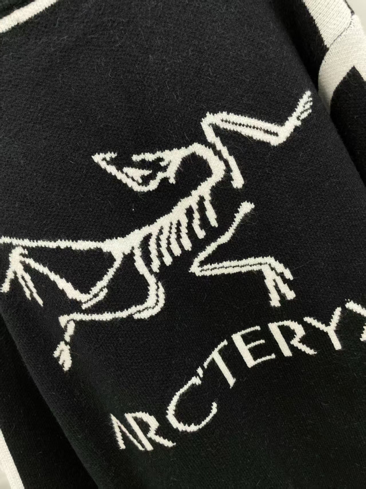 New letter long sleeved sweater 1