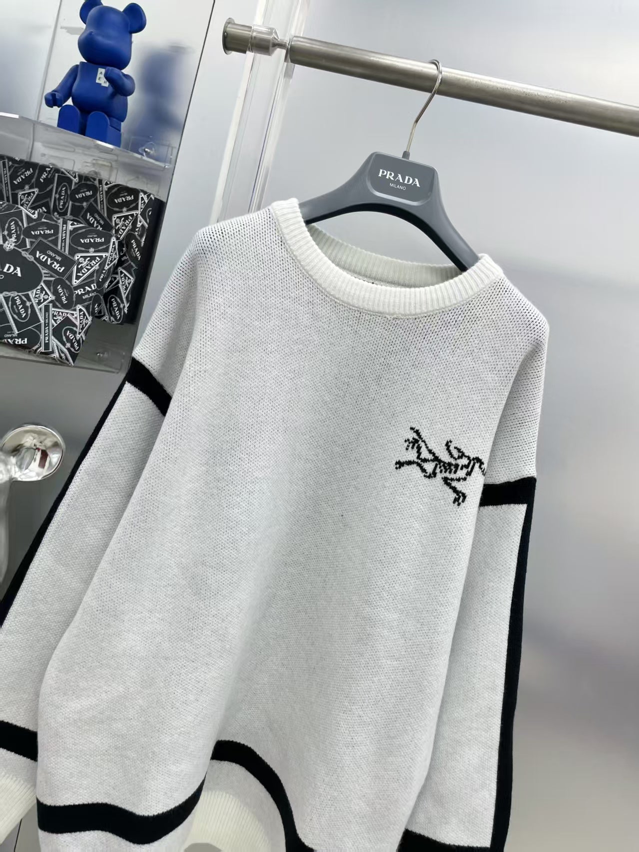 New letter long sleeved sweater 1