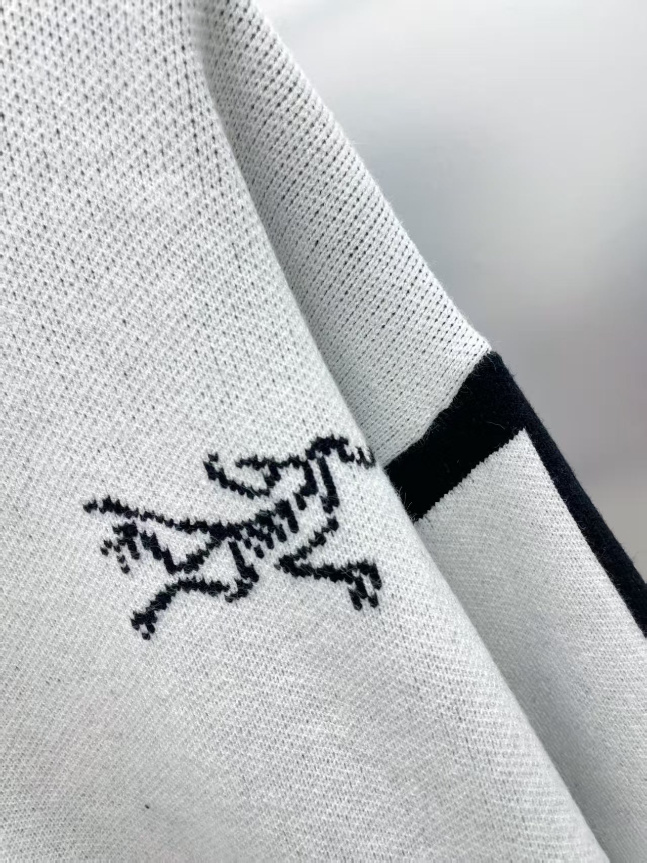 New letter long sleeved sweater 1