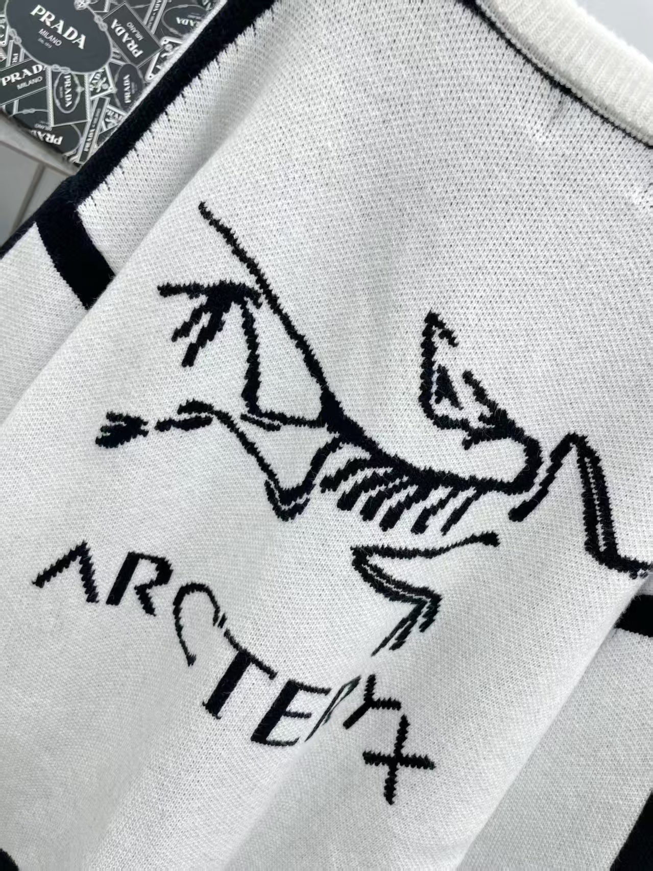 New letter long sleeved sweater 1