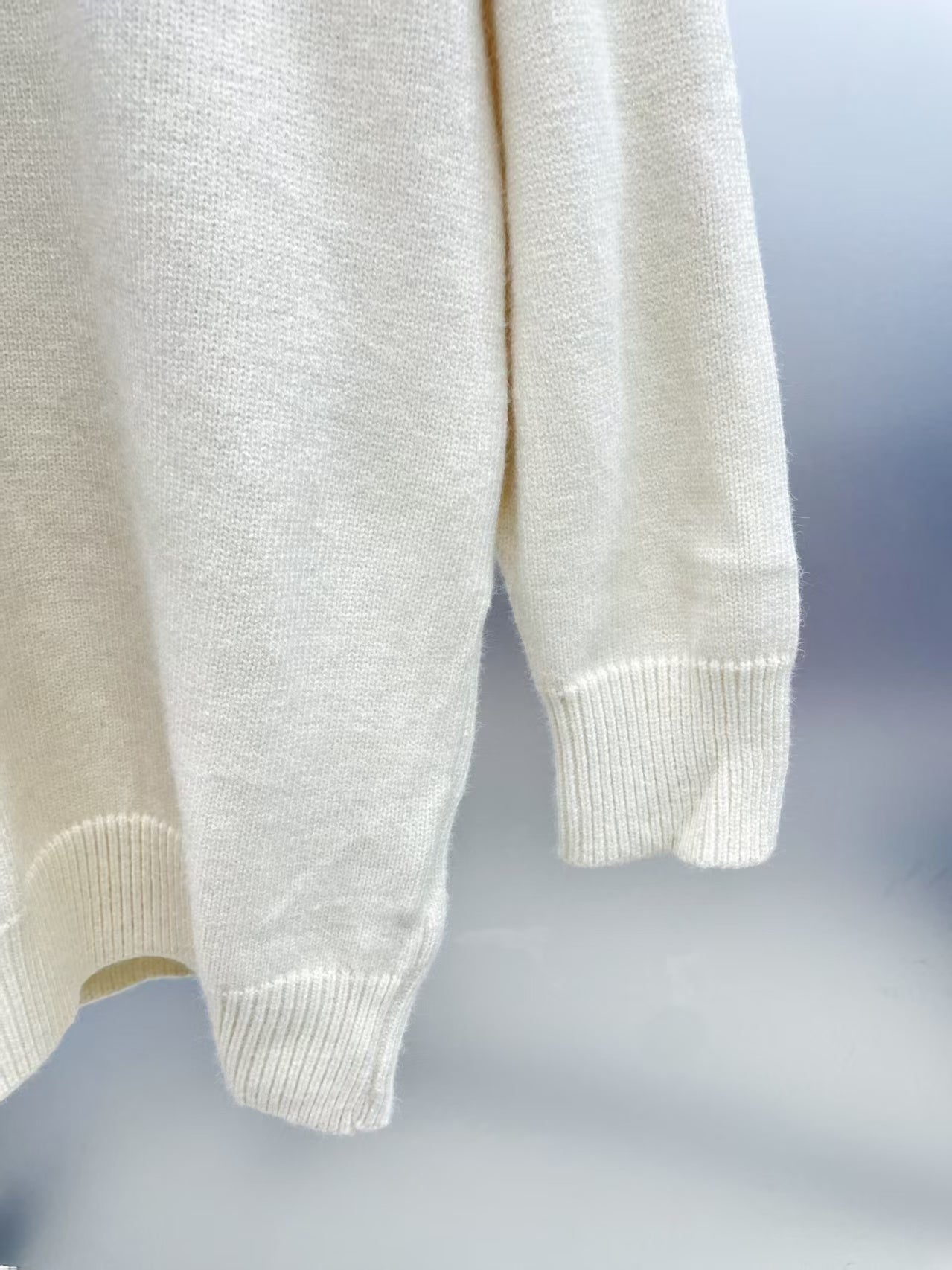 New letter long sleeved sweater