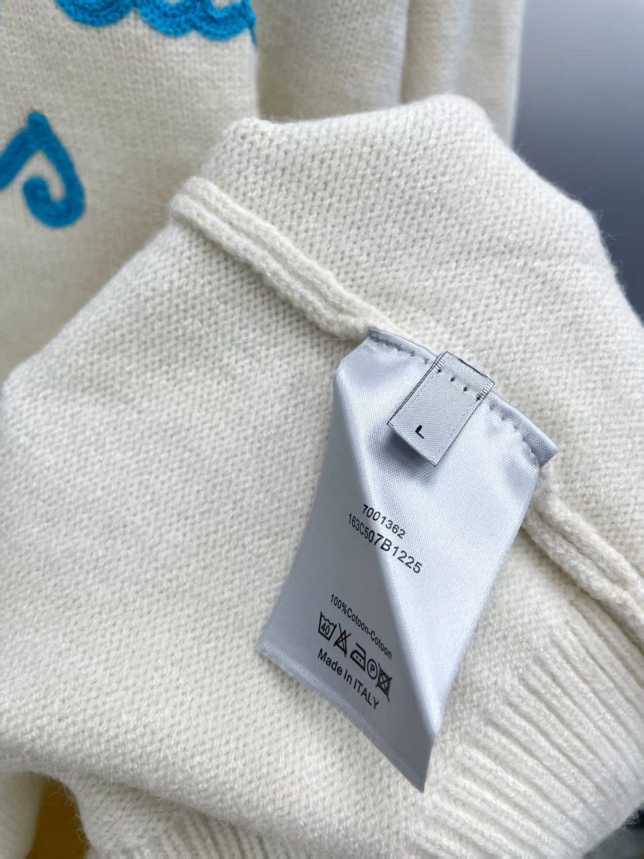New letter long sleeved sweater