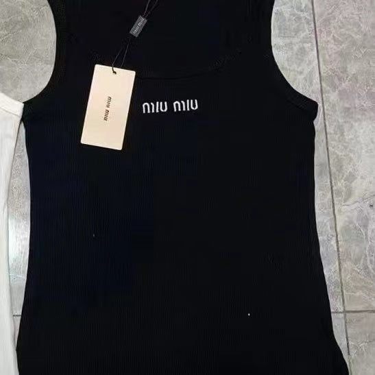 knitted vest