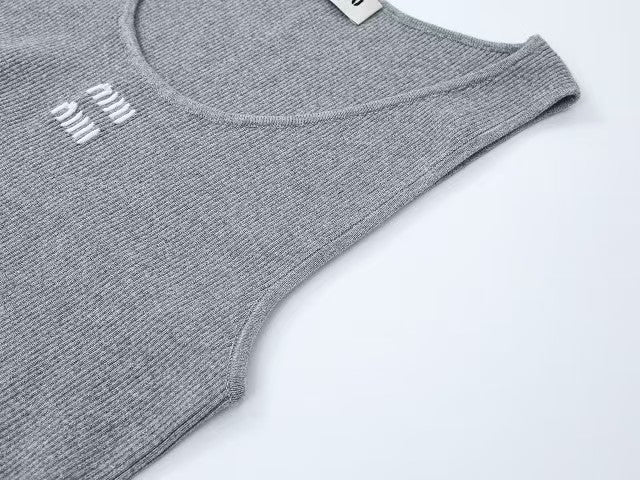 Ribbed letter jacquard logo vest