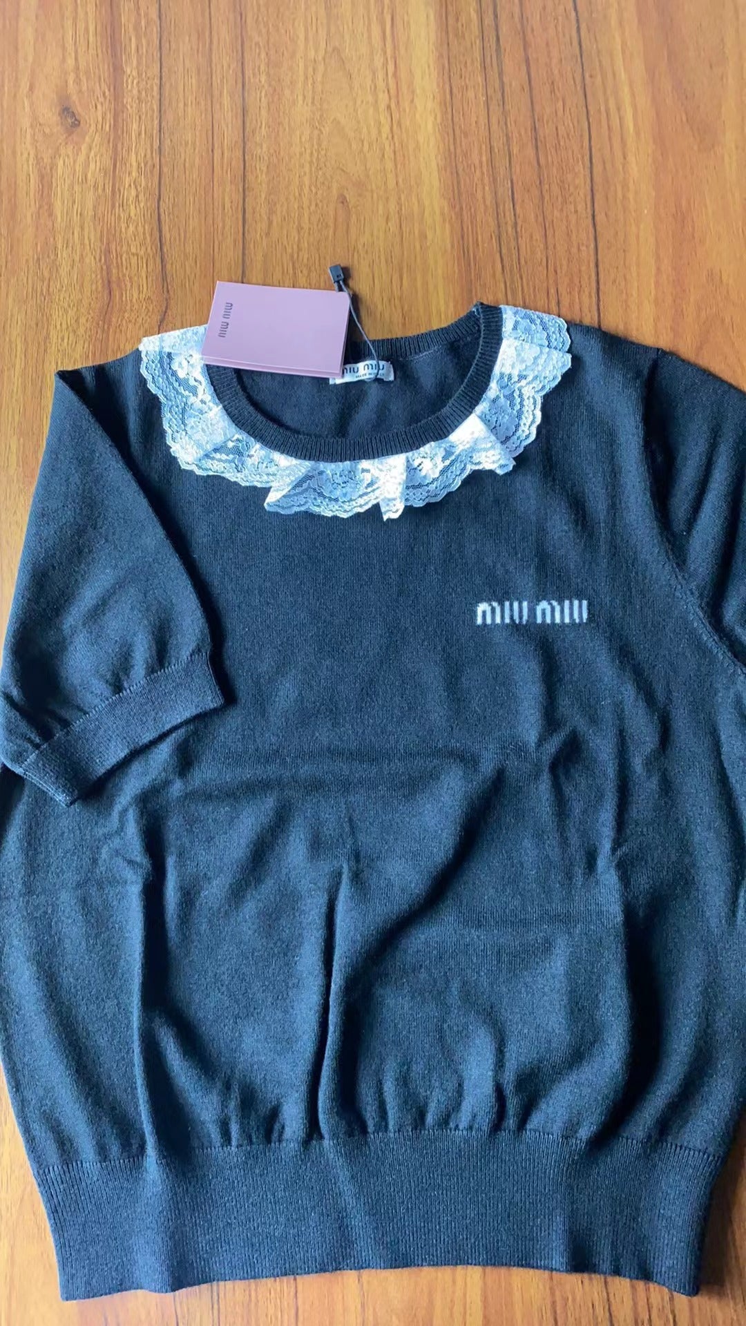 Round neck knitted short sleeved shirt