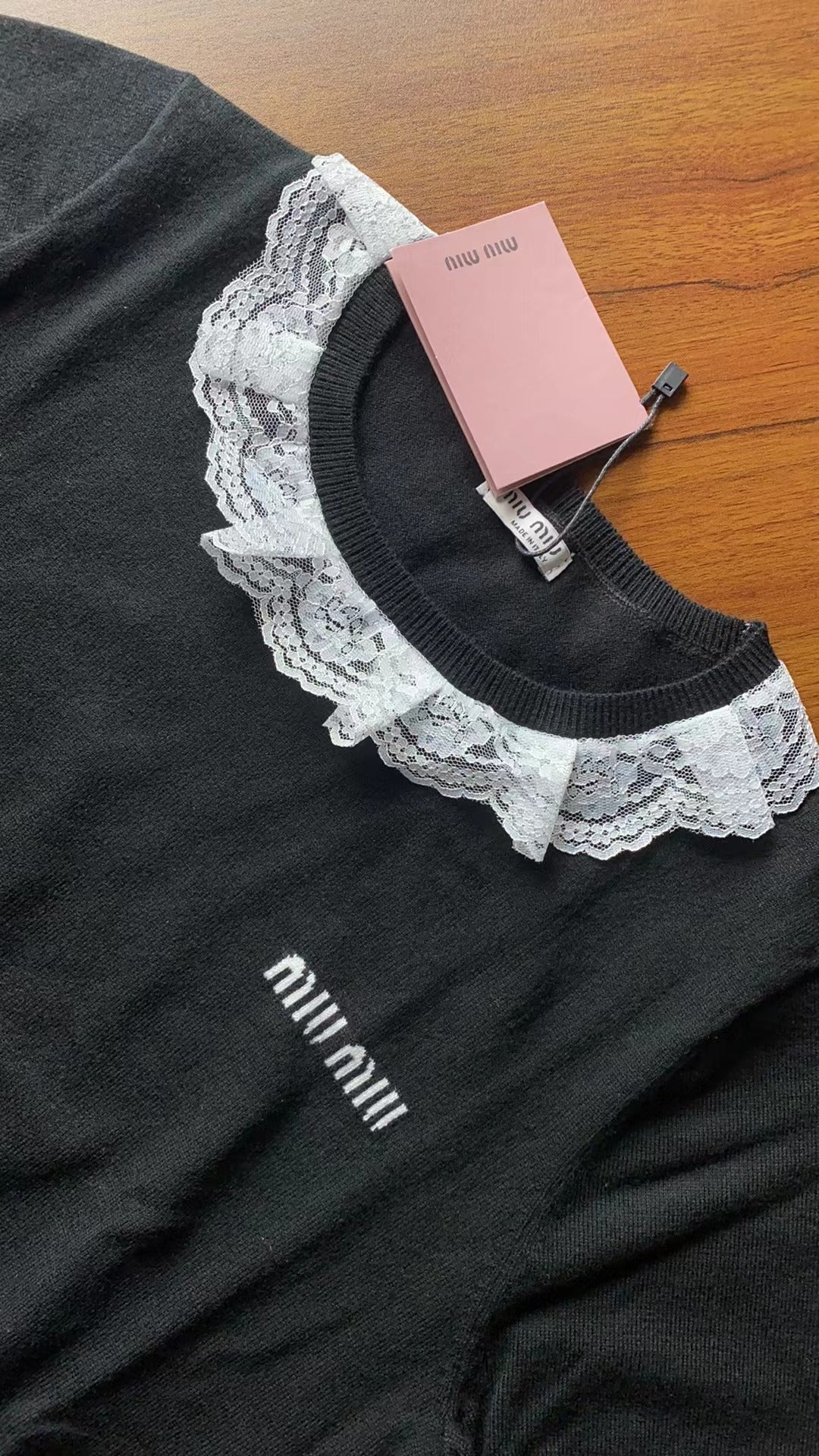 Round neck knitted short sleeved shirt