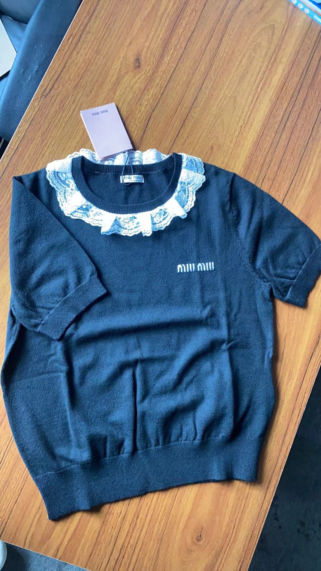 Round neck knitted short sleeved shirt