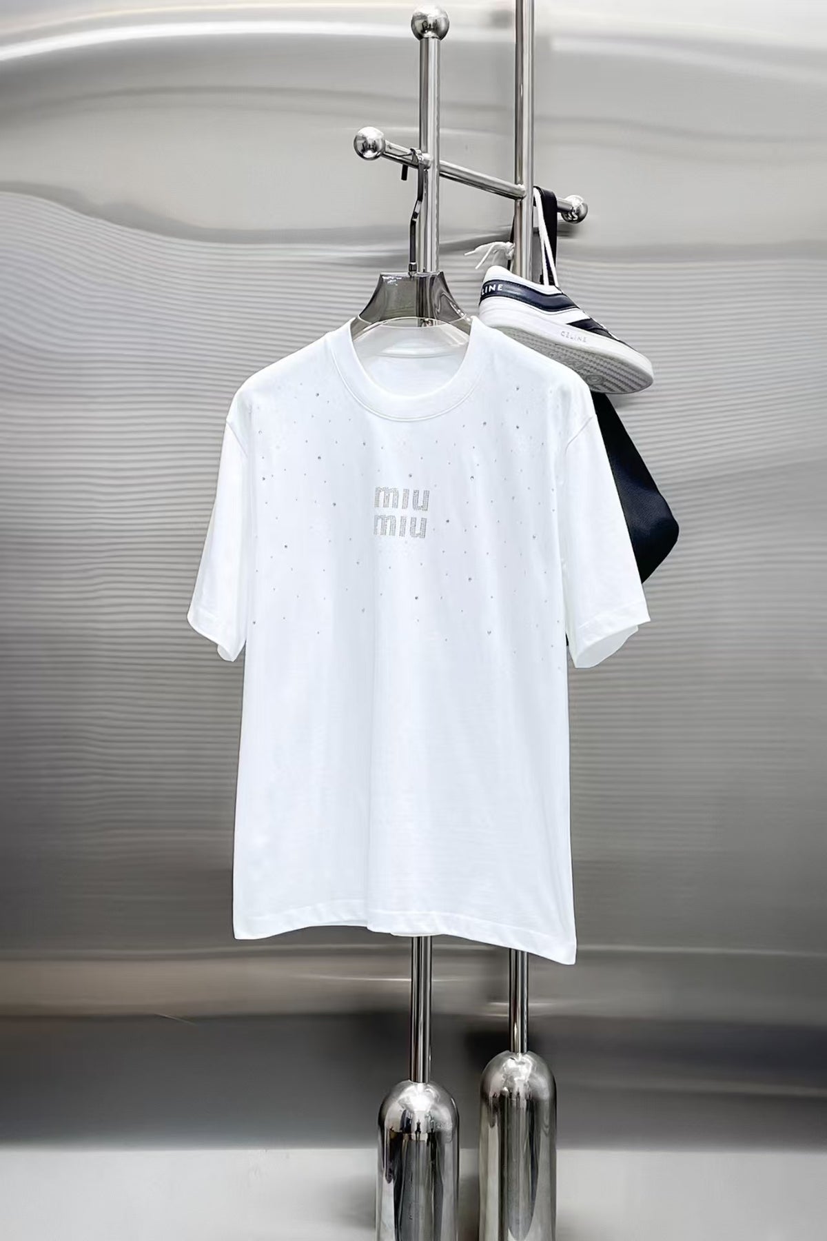 New short sleeved round neck T-shirt
