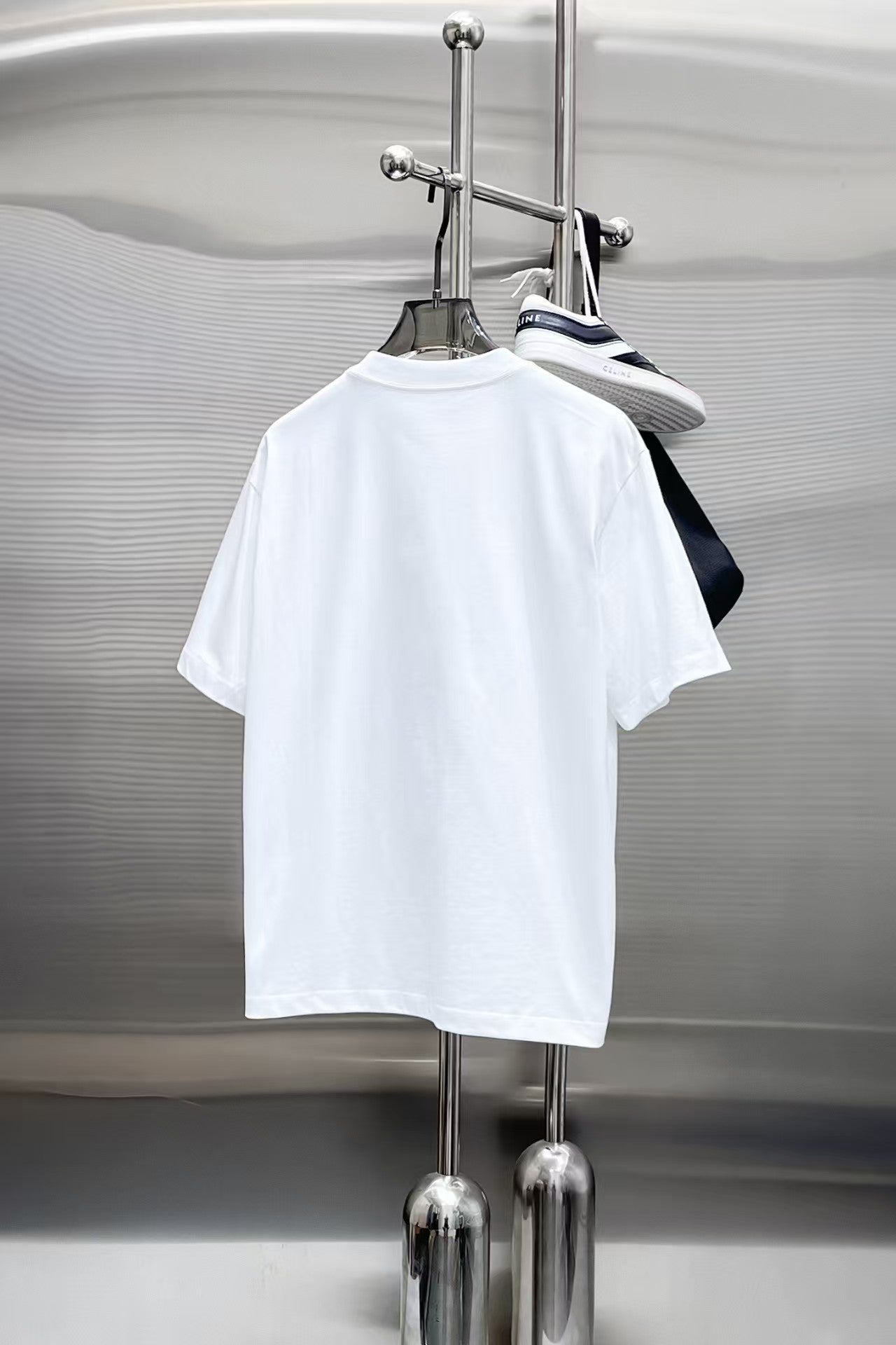 New short sleeved round neck T-shirt