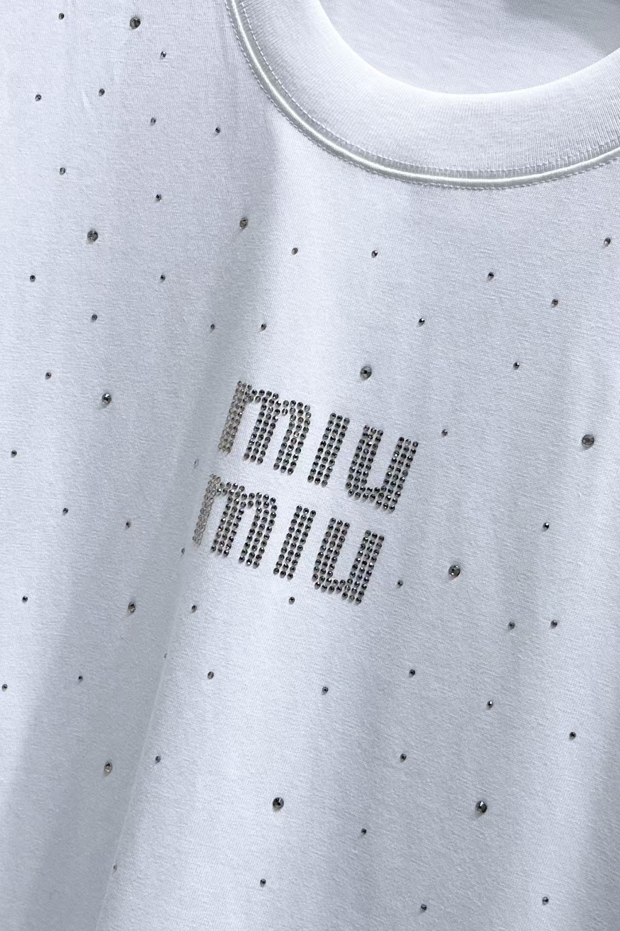 New short sleeved round neck T-shirt